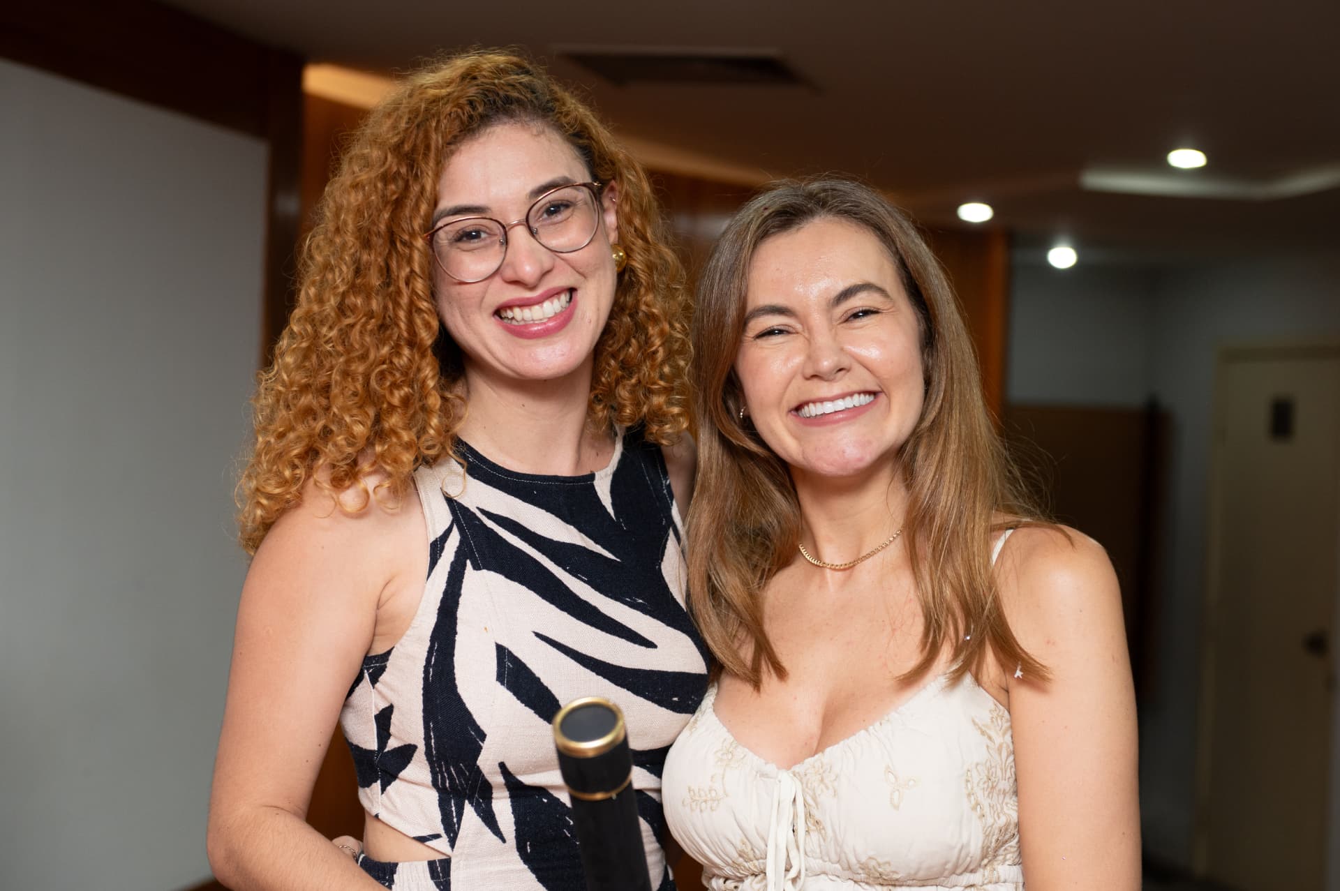 Turma 01 da Pós 2026 — duas alunas sorrindo para a foto